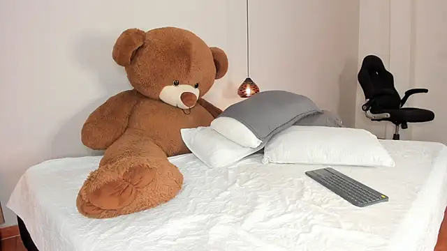 REINA_ADAHARA webcam