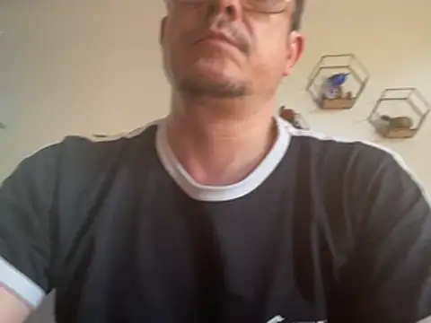 deskriptive live cam on StripChat