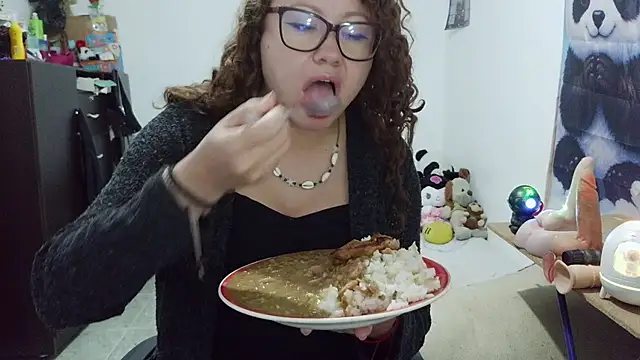 curly_greeneyed webcam