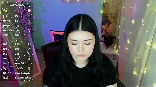 Mona_Esty webcam