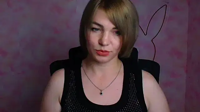 CuttieEmma webcam