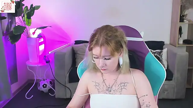 Elira_Vane webcam