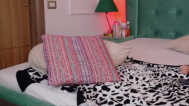 Daniela-Crudu webcam