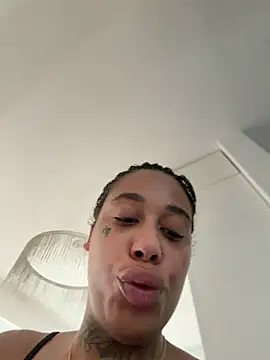 Kira_nyxx webcam