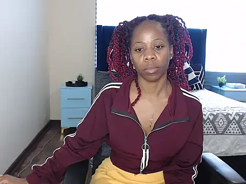 QUEENMANDYY webcam