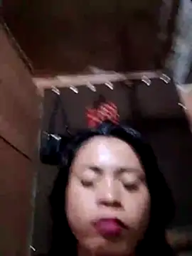 YourHotMenxie18 webcam