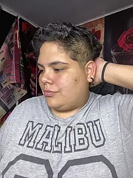 Hailey_Curvy webcam