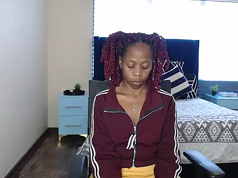 QUEENMANDYY webcam