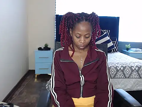 QUEENMANDYY webcam