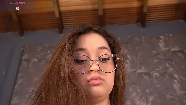 MiaKay1 webcam