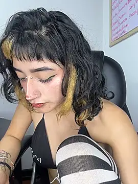 baby_akuma webcam