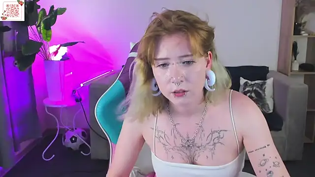 Elira_Vane webcam