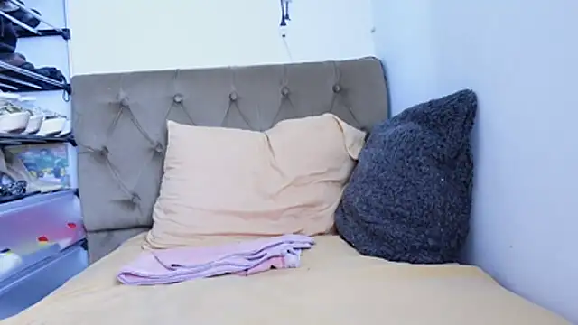 Aries_Mature webcam