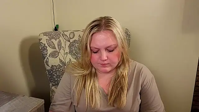 PhatAssBlond webcam