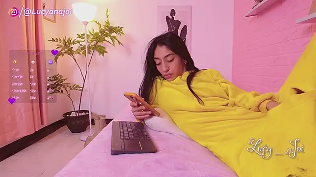 Lucyanajoi webcam