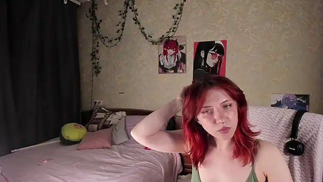 Love_is_Lola webcam