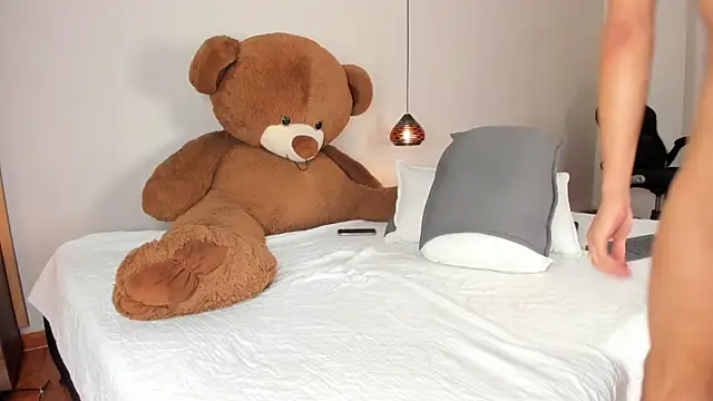 REINA_ADAHARA webcam