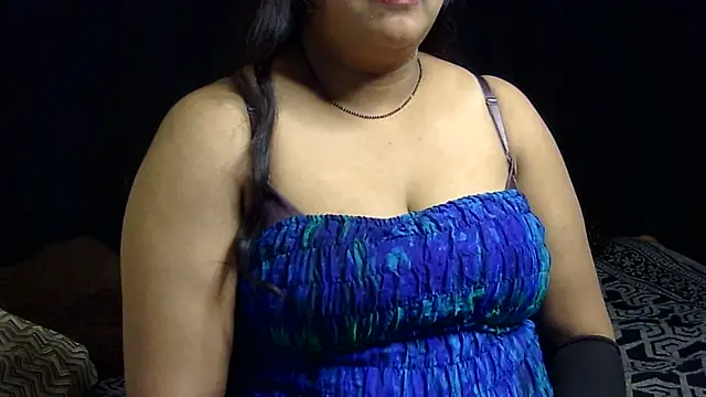 LouleyRani_ webcam