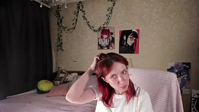 Love_is_Lola webcam