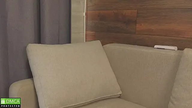 EmilieLong webcam