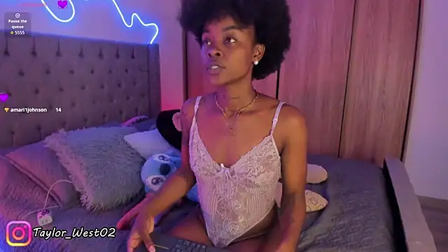 Miss_westt_ live cam on StripChat
