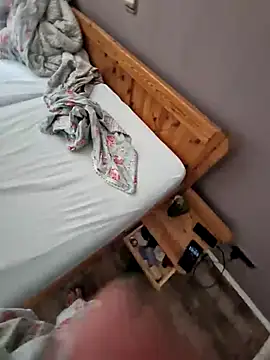 Hotboy18x6 webcam