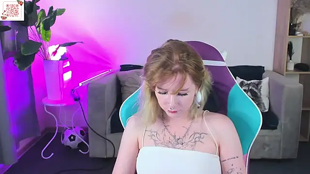 Elira_Vane webcam