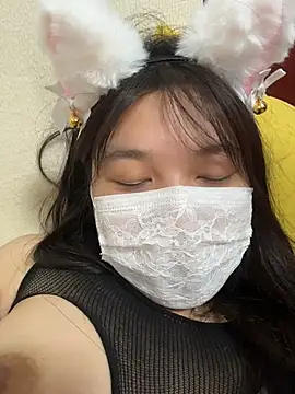 yiyi-love webcam
