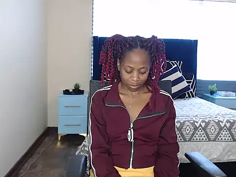 QUEENMANDYY webcam