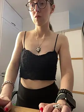 martiniiselenna - MartiniiSelenna's free webcam - UK Sex Cams