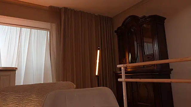 Watch aurora_nude live on EroticFlix - High definition streams