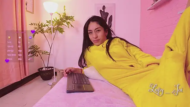 Lucyanajoi webcam