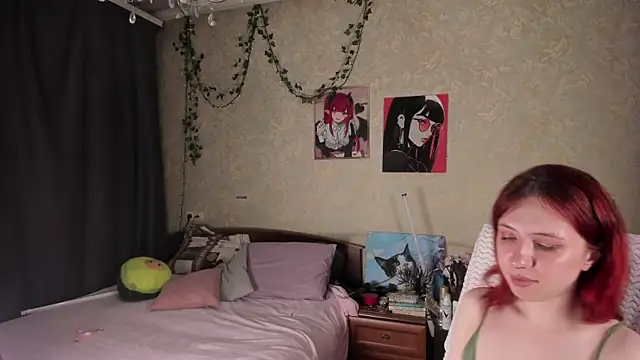 Love_is_Lola webcam