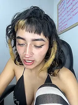 baby_akuma webcam