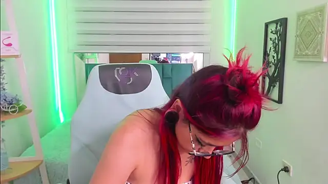 Sara_Red_X webcam