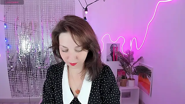 MargaretFatal live cam on StripChat