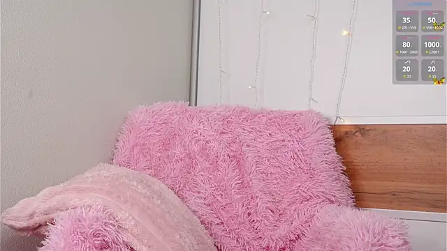CherlyGuss live cam on StripChat