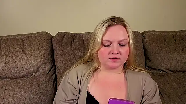 PhatAssBlond webcam