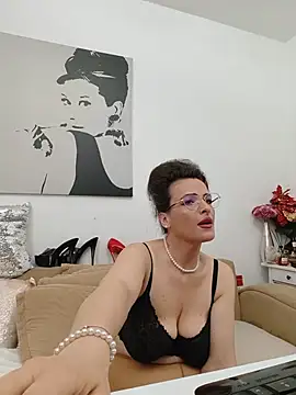 RebeccaNoble live cam on StripChat