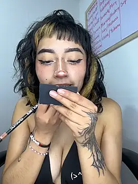 baby_akuma webcam
