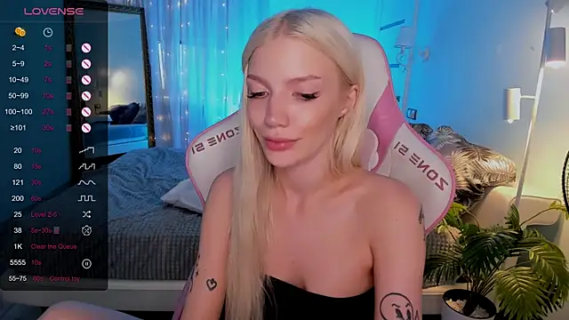 AnyaTaylor_ webcam