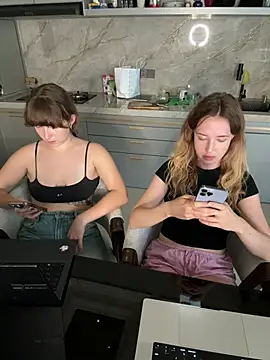 Nura_n_Sarah webcam