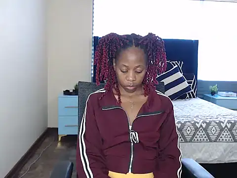 QUEENMANDYY webcam