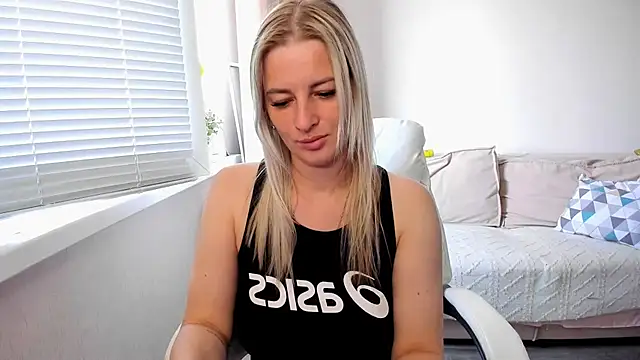 THE_GOLDEN_WOMAN webcam