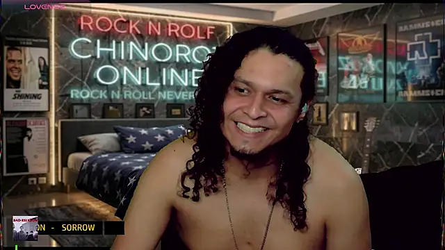 chino_roz live cam on StripChat