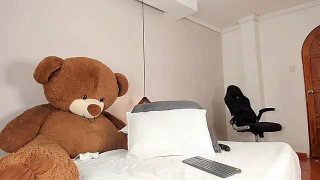 REINA_ADAHARA webcam