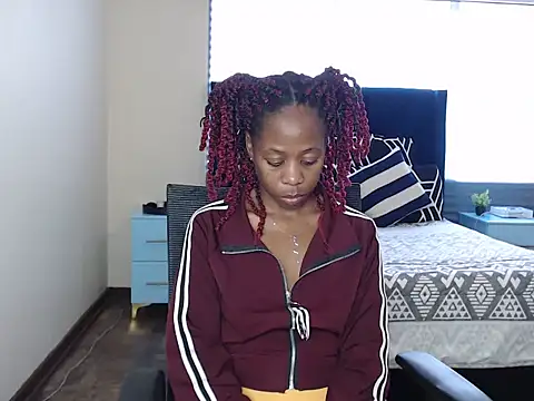 QUEENMANDYY webcam