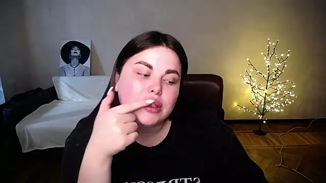 Emily_Mo live cam on StripChat