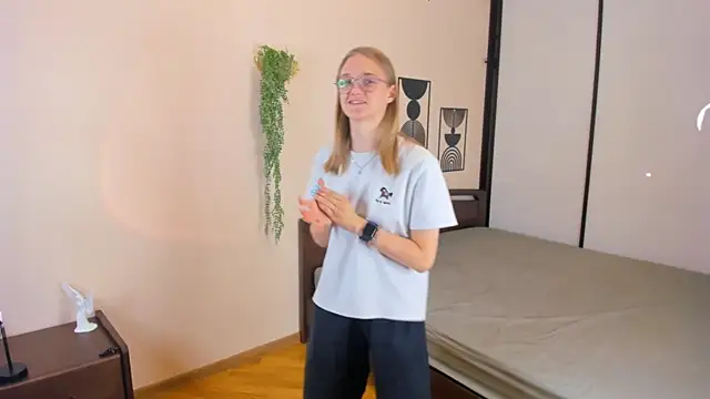 FemMantis live sex cam