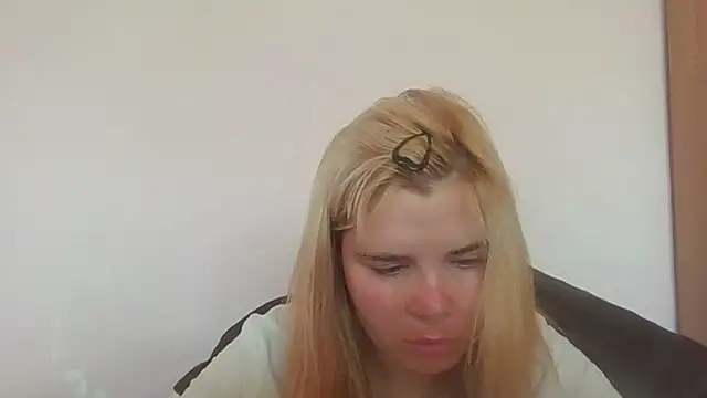 HornyElena webcam